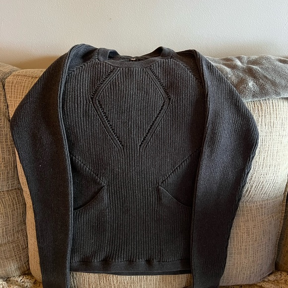 Lululemon sweater the better - Picture 3 of 4